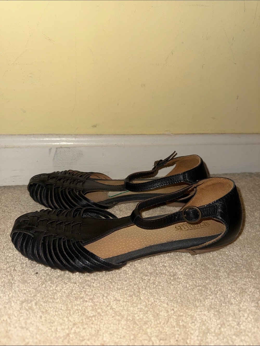 Seychelle Black Women's Woven T-Strap sandals size 7